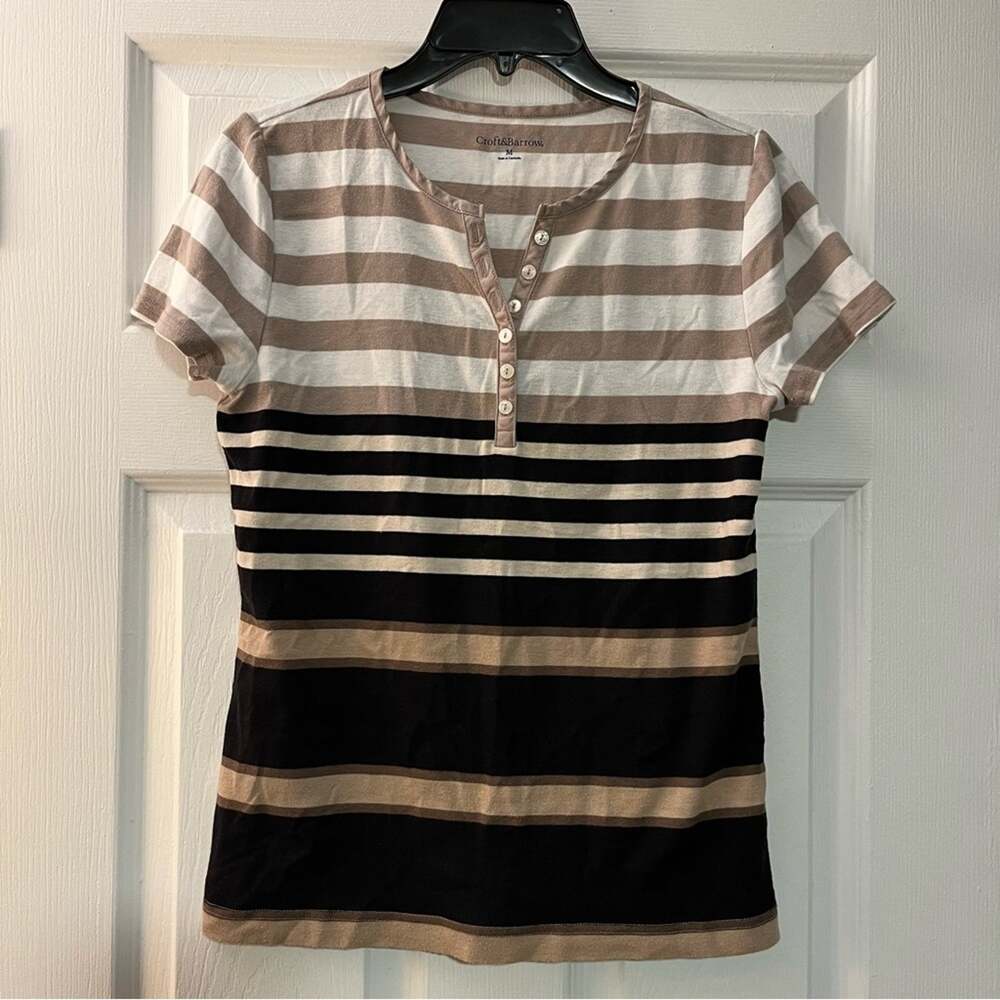 3/$18 || Croft & Barrow Short Sleeve Neutral Stripe Tee - Size M
